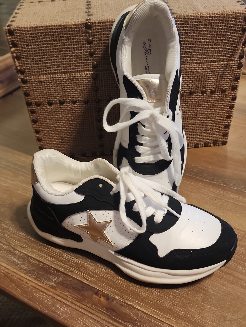 Vintage Havana Women's White and Black Sneakers with Gold Star Accent Size 9